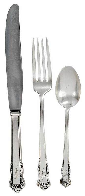 Appraisal: Lunt English Shell Sterling Flatware Pieces American th century including