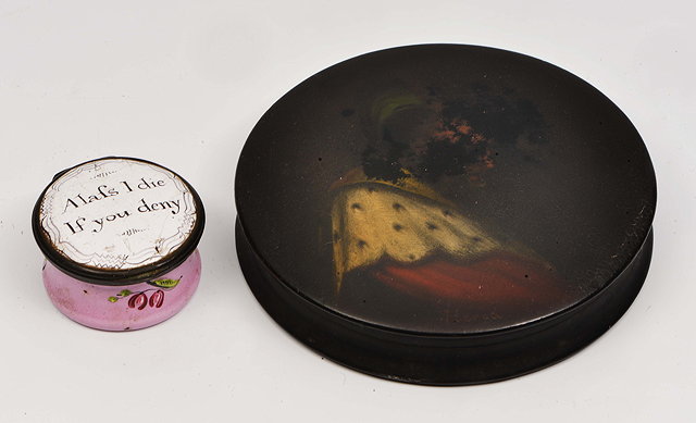 Appraisal: AN EARLY TH CENTURY PINK ENAMELLED TRINKET BOX the lid