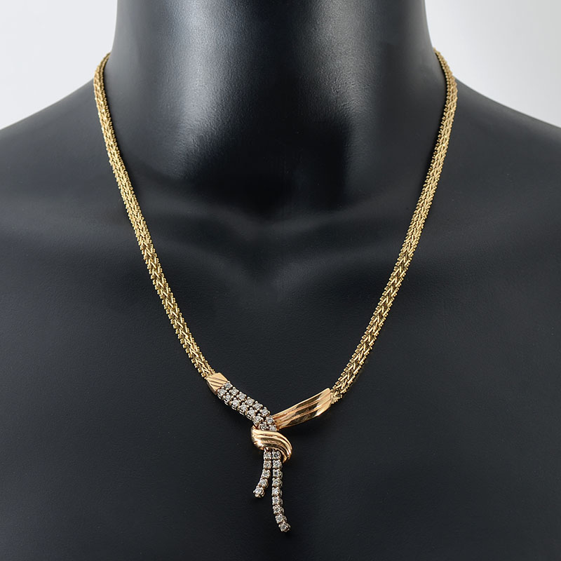 Appraisal: K CTW DIAMOND NECKLACE Lovely '' yellow gold necklace has