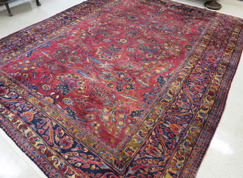 Appraisal: SEMI-ANTIQUE PERSIAN SAROUK CARPET Arak Province northeastern Iran hand knotted