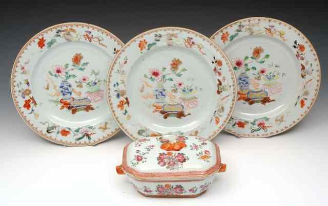 Appraisal: A CHINESE FAMILLE ROSE SMALL TUREEN and cover with deer