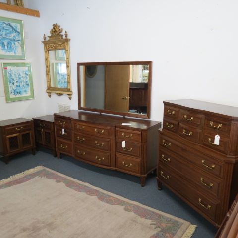 Appraisal: Mahogany Bedroom Set dresser mirror chest and pair of nightstands