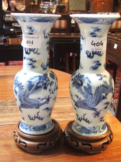 Appraisal: A PAIR OF TH CENTURY CHINESE BLUE AND WHITE VASES