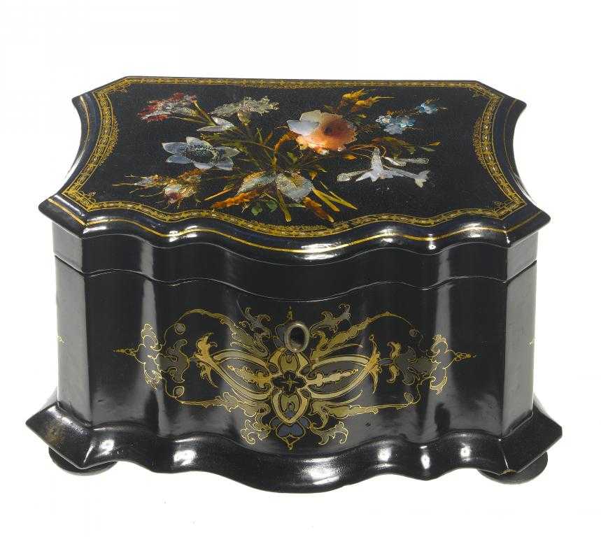 Appraisal: A VICTORIAN PAPIER M CH TEA CADDY of serpentine form