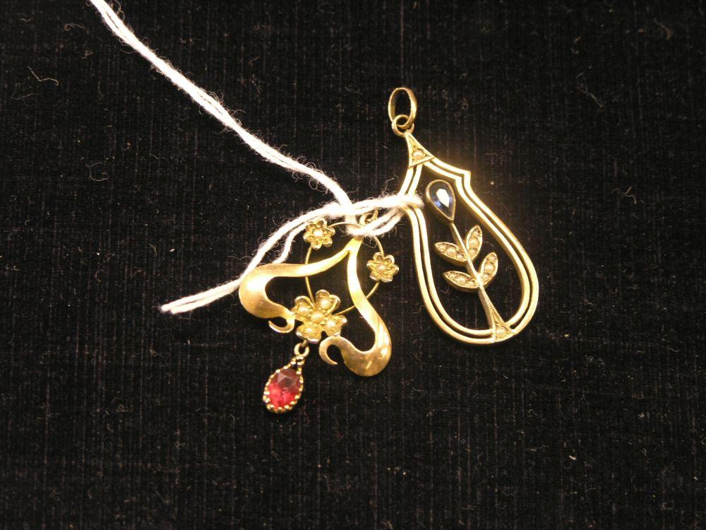 Appraisal: A ct gold Art Nouveau pendant with seed pearls and