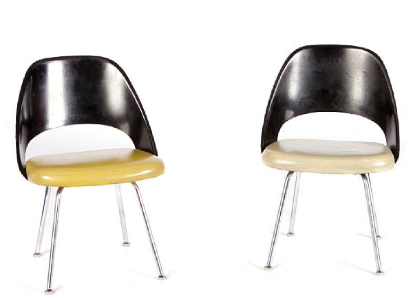 Appraisal: A pair Eero Saarinen molded fiberglass and tubular metal side