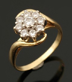 Appraisal: DIAMOND CLUSTER RING TOTALLING APPROXIMATELY CTS IN CT GOLD WITH