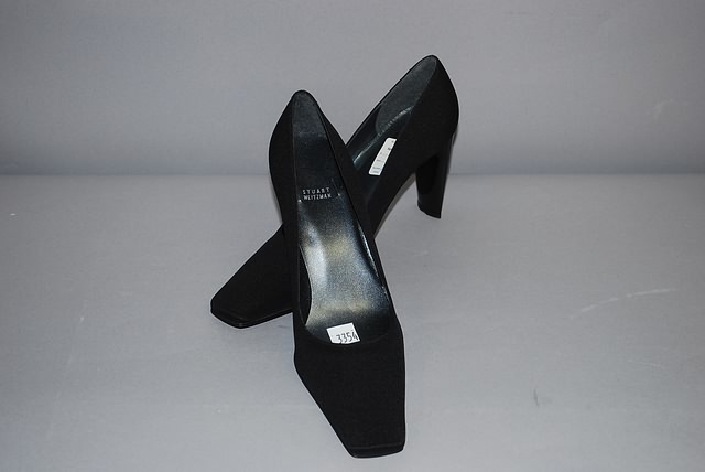 Appraisal: Stuart Weitzman black crepe fabric pumps Size B Price Good