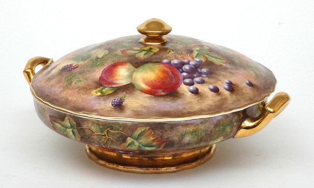 Appraisal: A ROYAL WORCESTER PORCELAIN TUREEN Signed S Smith Circular painted