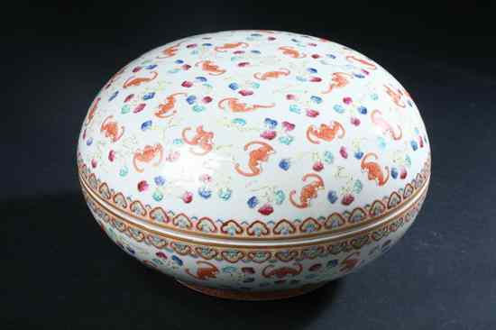 Appraisal: CHINESE FAMILLE ROSE PORCELAIN BOX AND COVER Guangxu six character