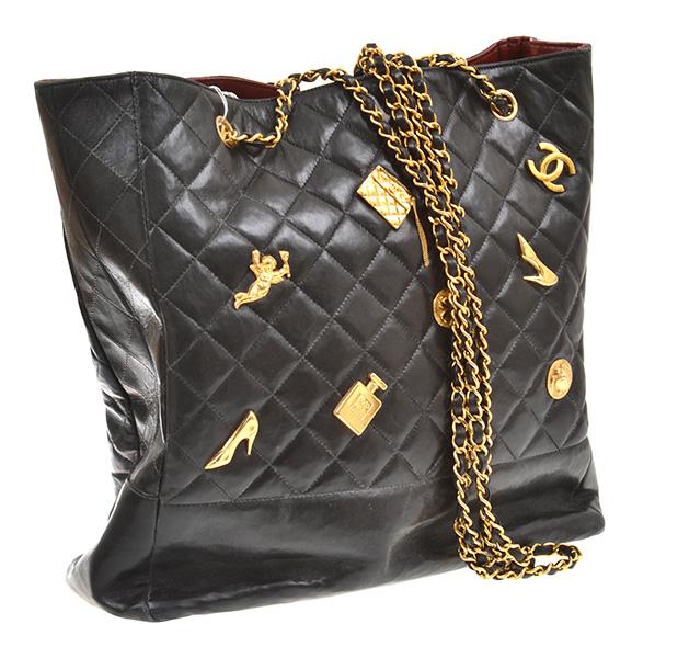 Appraisal: A TOTE BY CHANEL Styled in black quilted leather with