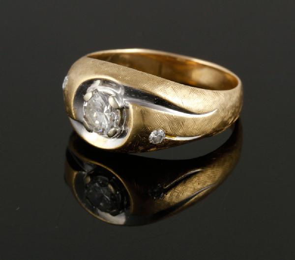 Appraisal: - Men's K Diamond Ring Men's K yellow gold and