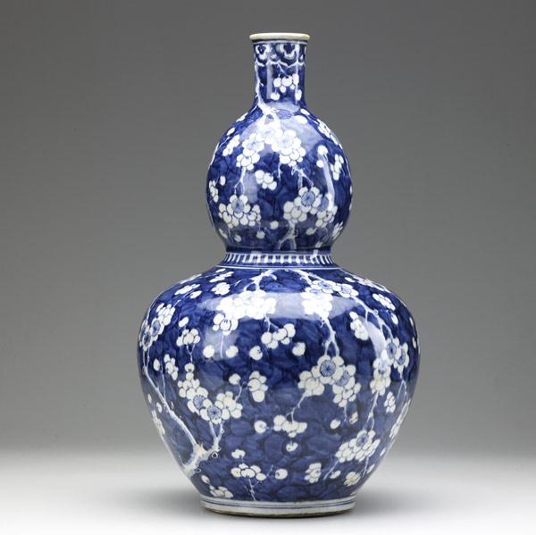 Appraisal: Chinese blue and white double gourd-shaped porcelain vase th th