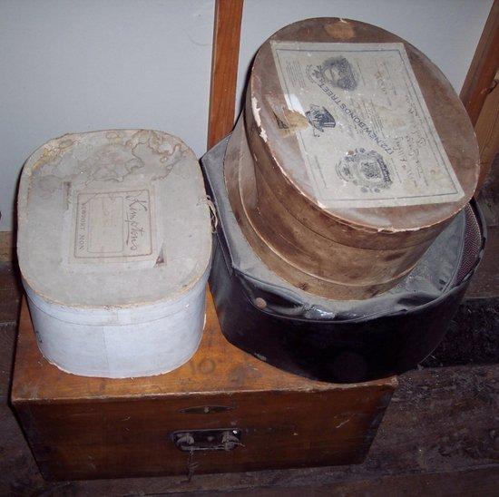 Appraisal: A pine box with fitted interior and three hat boxes