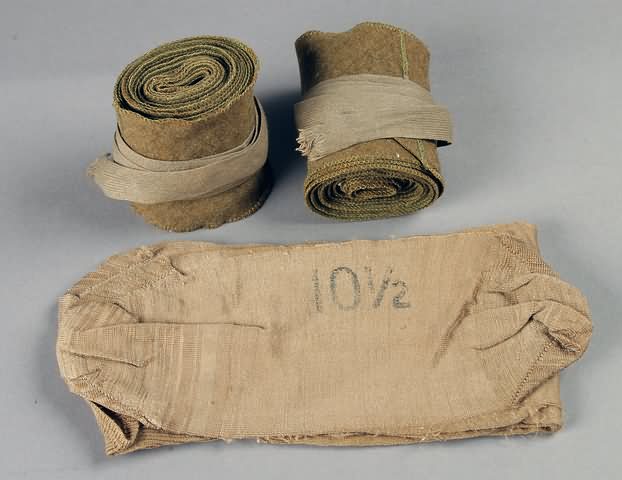 Appraisal: WWI clothing pair officers socks size and pair officers leg