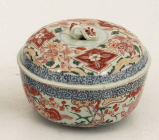 Appraisal: EARLY IMARI COVERED BOWL MEIJI PERIOD EARLY IMARI COVERED BOWL