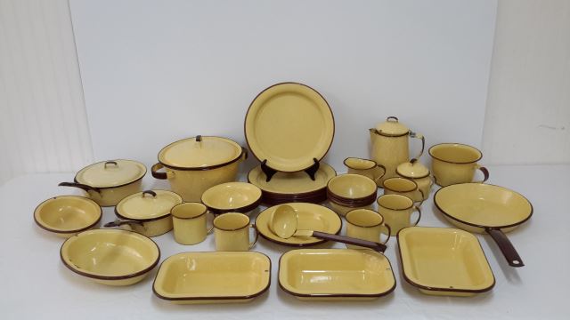 Appraisal: Vintage Yellow Enamel Graniteware pc Dinner Set Produced c 's