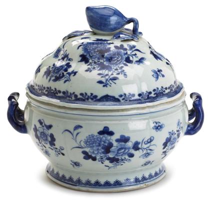 Appraisal: Chinese Export blue and white soup tureen late th early