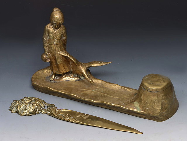 Appraisal: AN ART NOUVEAU GILT BRONZE DESK STAND with ink well