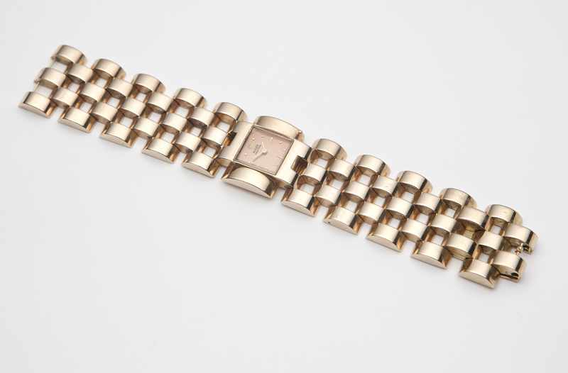 Appraisal: A K retro rose gold quartz wristwatch Rolex The square