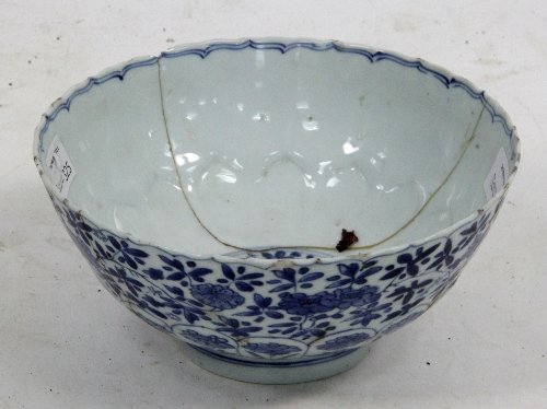 Appraisal: A Chinese blue and white bowl Kangxi painted with flowers