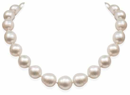 Appraisal: A STRAND OF SOUTH SEA PEARLS Comprising twenty three semi