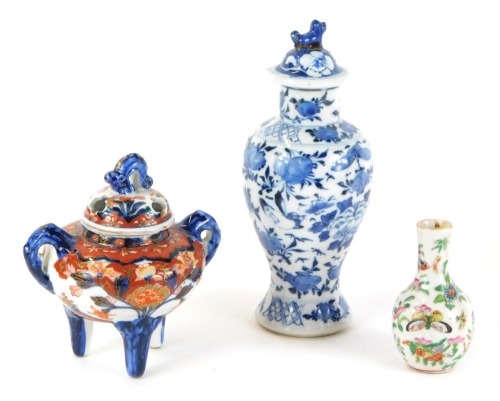 Appraisal: A group of Oriental ceramics comprising a blue and white