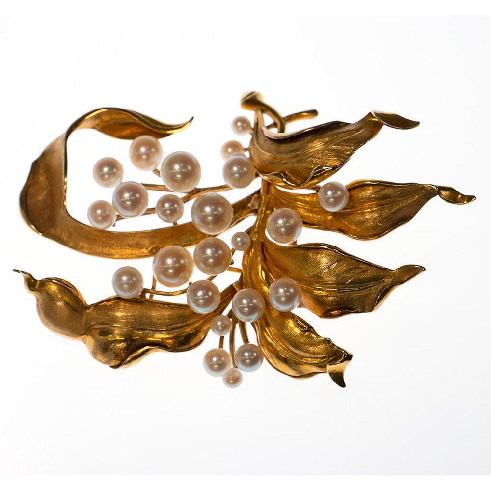 Appraisal: Cultured pearl and k gold brooch Trio of floral design