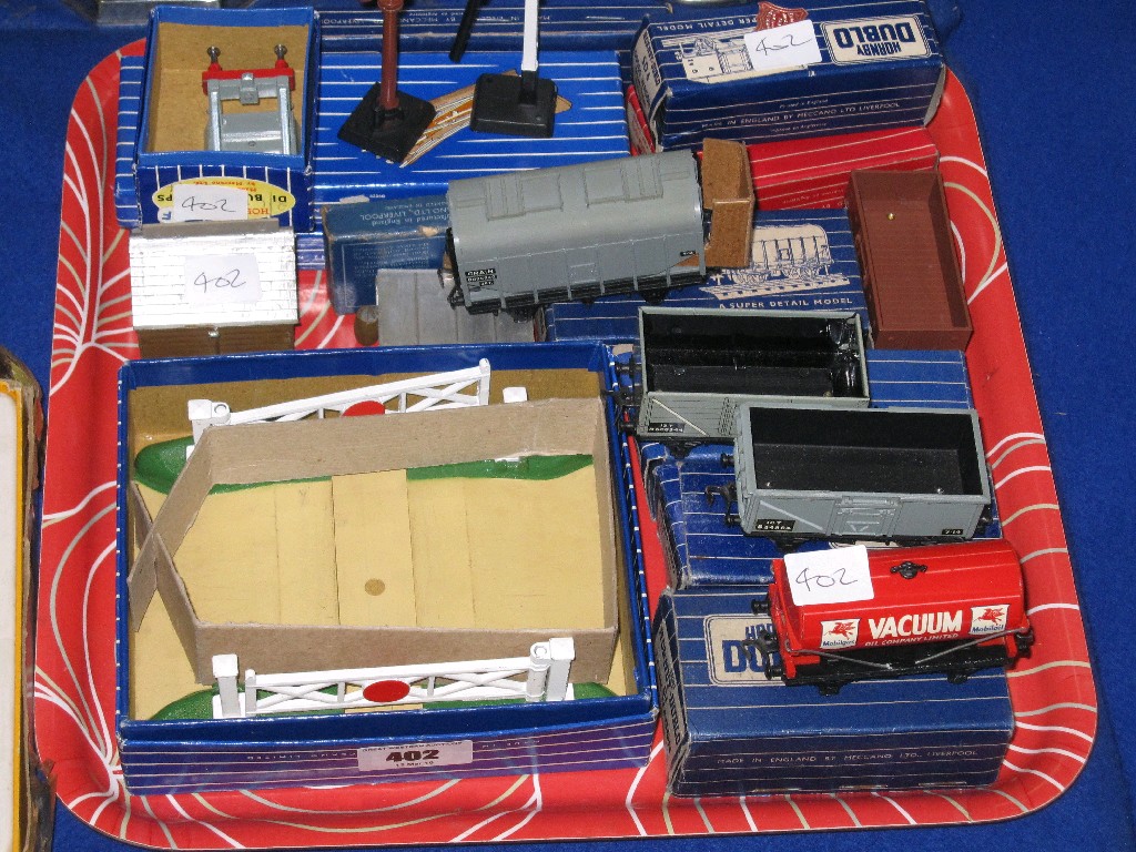 Appraisal: Tray lot of boxed Hornby model railway accessories trucks tanker