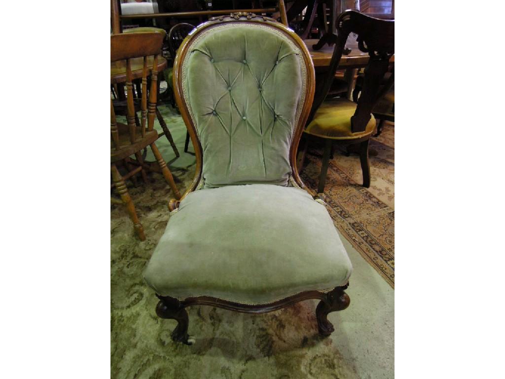 Appraisal: A Victorian spoonback drawing room chair with serpentine upholstered seat