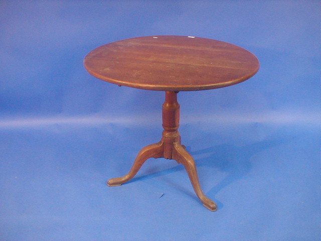 Appraisal: A Georgian oak supper table with circular tilt top turned