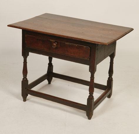 Appraisal: A WILLIAM AND MARY OAK SIDE TABLE the rectangular top