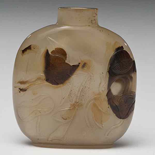 Appraisal: Agate Chinese Snuff Bottle Chinese A light brown agate snuff