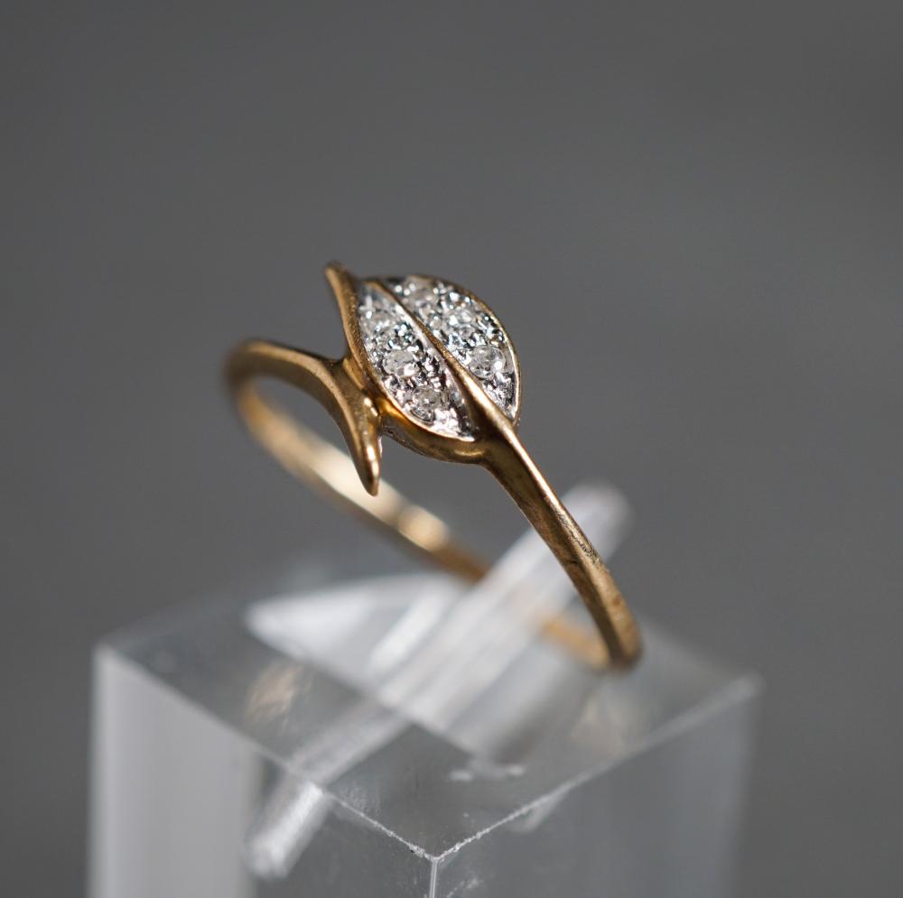 Appraisal: -KARAT YELLOW-GOLD AND DIAMOND 'LEAF' RING GROSS DWT SIZE -Karat