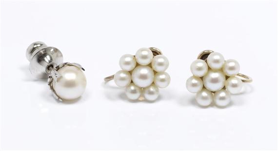 Appraisal: LOT PEARL EAR STUDS AND A PEARL PIN ca Yellow