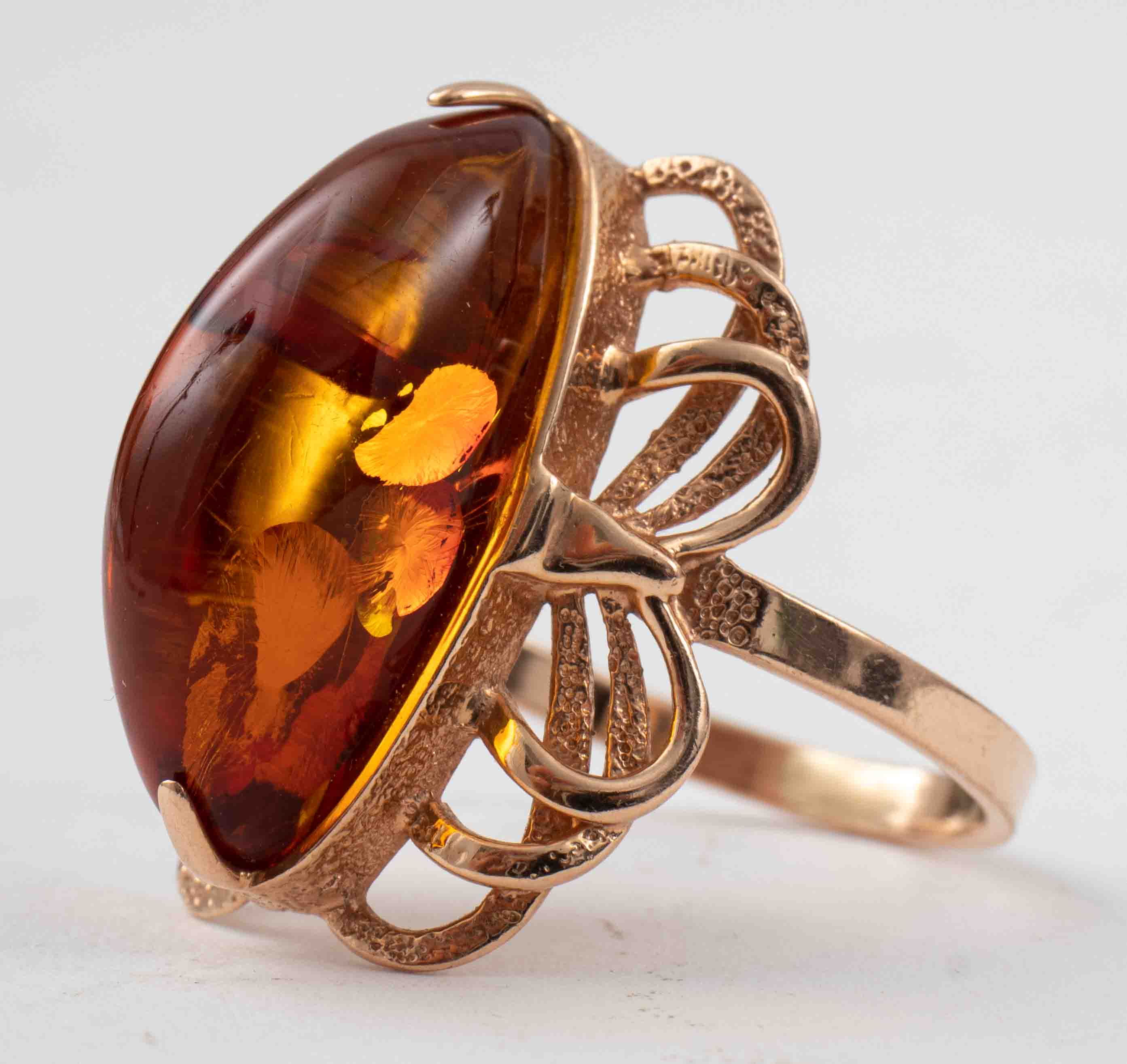 Appraisal: VINTAGE K ROSE GOLD BALTIC AMBER LATTICE RING Vintage K