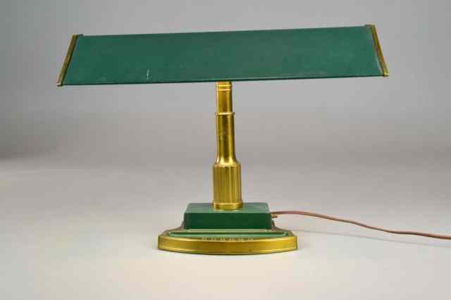 Appraisal: BRASS BANKER LIBRARY LAMP - HUNTER GREENBrass and metal typical