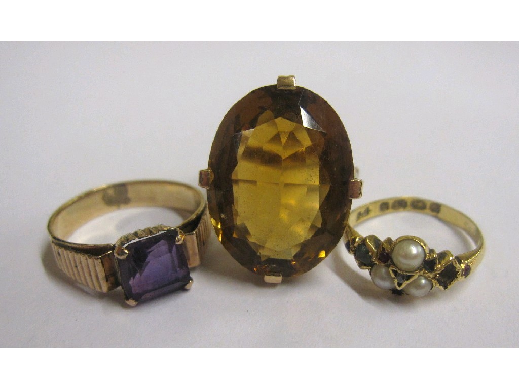 Appraisal: Lot comprising ct gold citrine single stone ring amethyst single