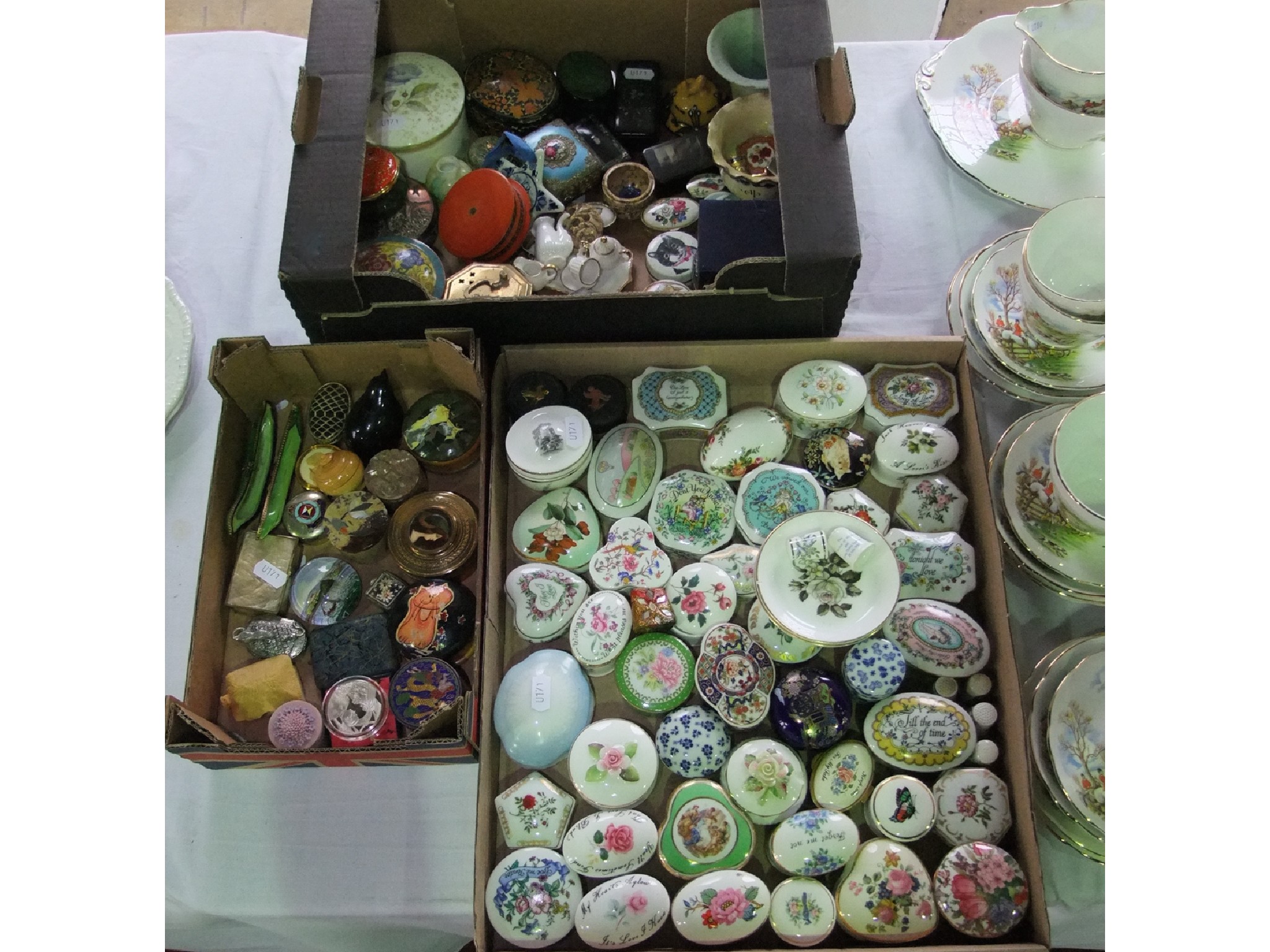 Appraisal: An extensive collection of ceramic metal and other pill and