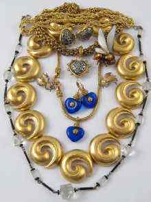 Appraisal: A quantity of costume jewellery including a gilt metal collar