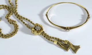 Appraisal: Antique Gold Diamond Jewelry necklace with textured flower seven round