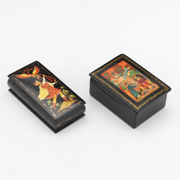 Appraisal: TWO RUSSIAN LACQUER BOXES Two lacquer boxes depicting scenes from