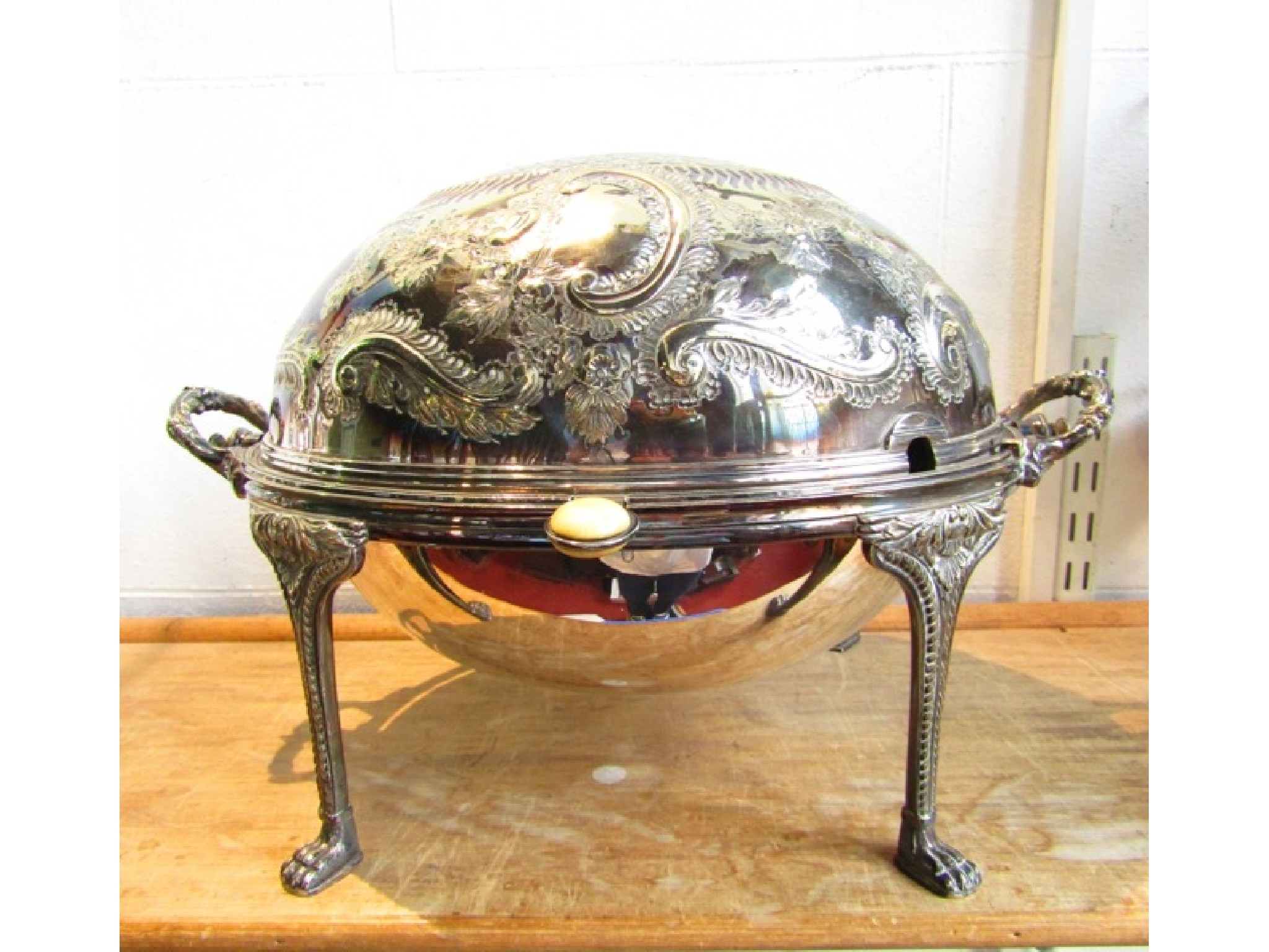 Appraisal: A substantial silver plated tureen of oval form with hinged