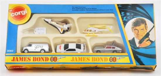 Appraisal: Corgi 'James Bond' -piece Gift Set comprising of 'Jaws' Custom