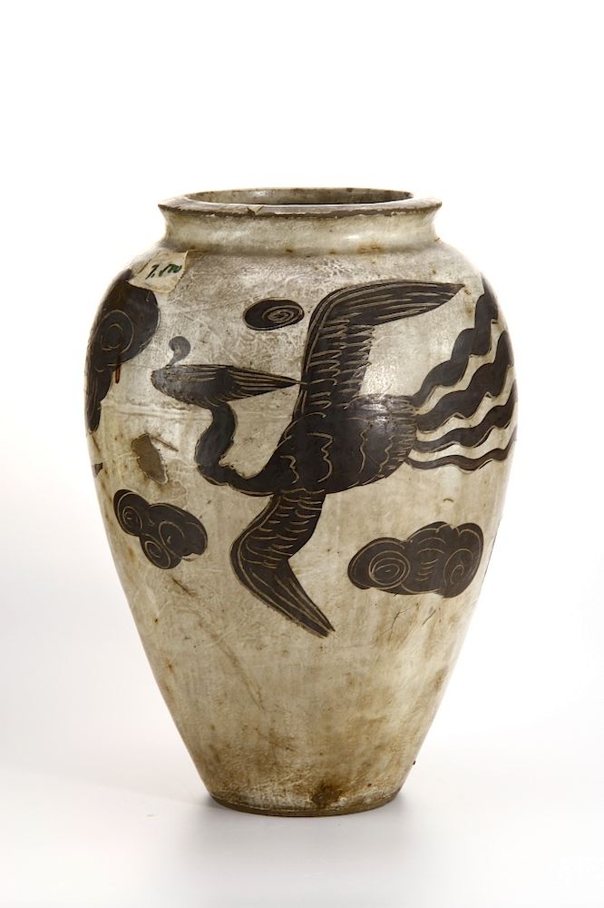 Appraisal: Cizhou 'Phoenix' Jar Robustly potted the ovoid body with narrow