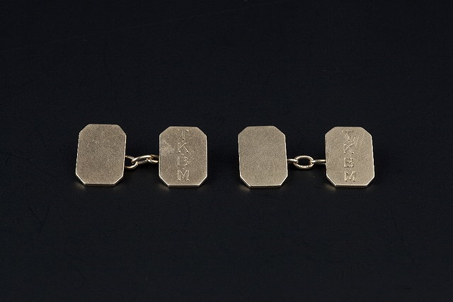 Appraisal: A PAIR OF CT GOLD CUFFLINKS each with octagonal panels