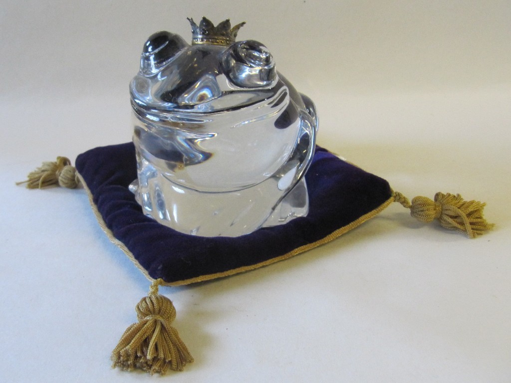 Appraisal: Crystal model of a frog wearing a crown sat upon