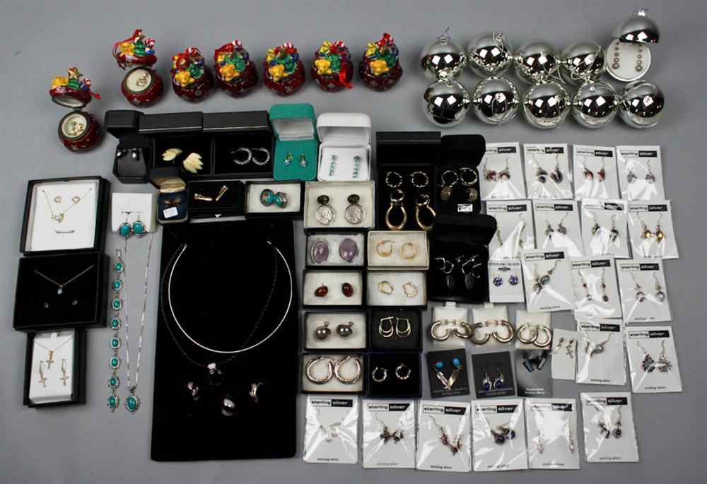 Appraisal: GROUP OF LADY'S JEWELRY together with Christmas ornaments packets of