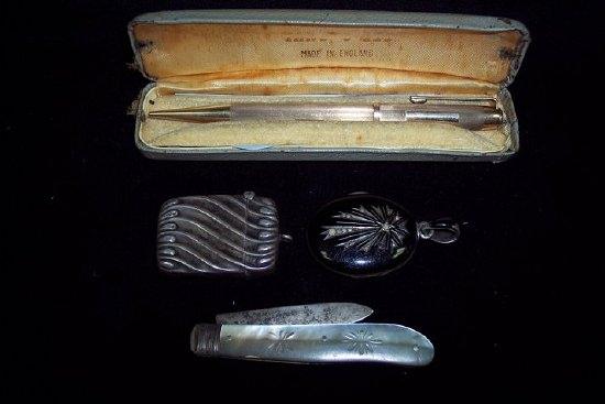 Appraisal: A ct gold propelling pencil a Victorian mother-of-pearl handled penknife