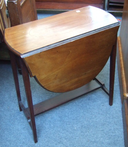 Appraisal: An Edwardian inlaid mahogany drop flap table the shaped top